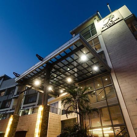 The Avenue Plaza Hotel Нага Екстериор снимка