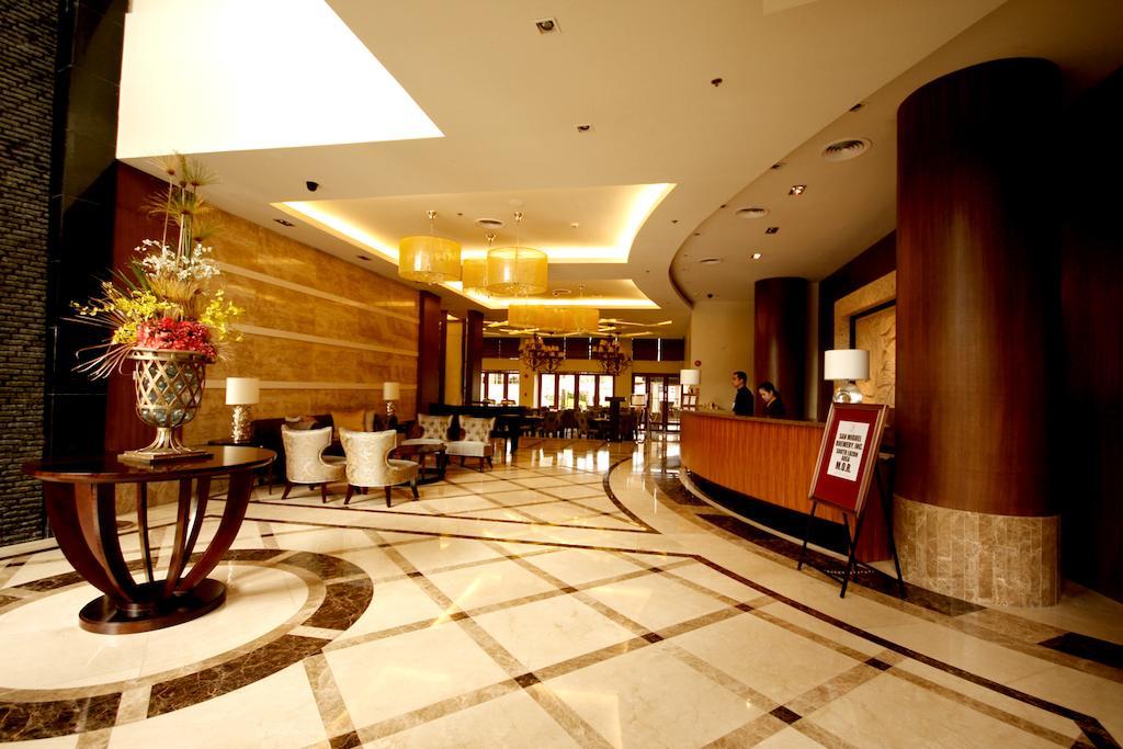 The Avenue Plaza Hotel Нага Екстериор снимка