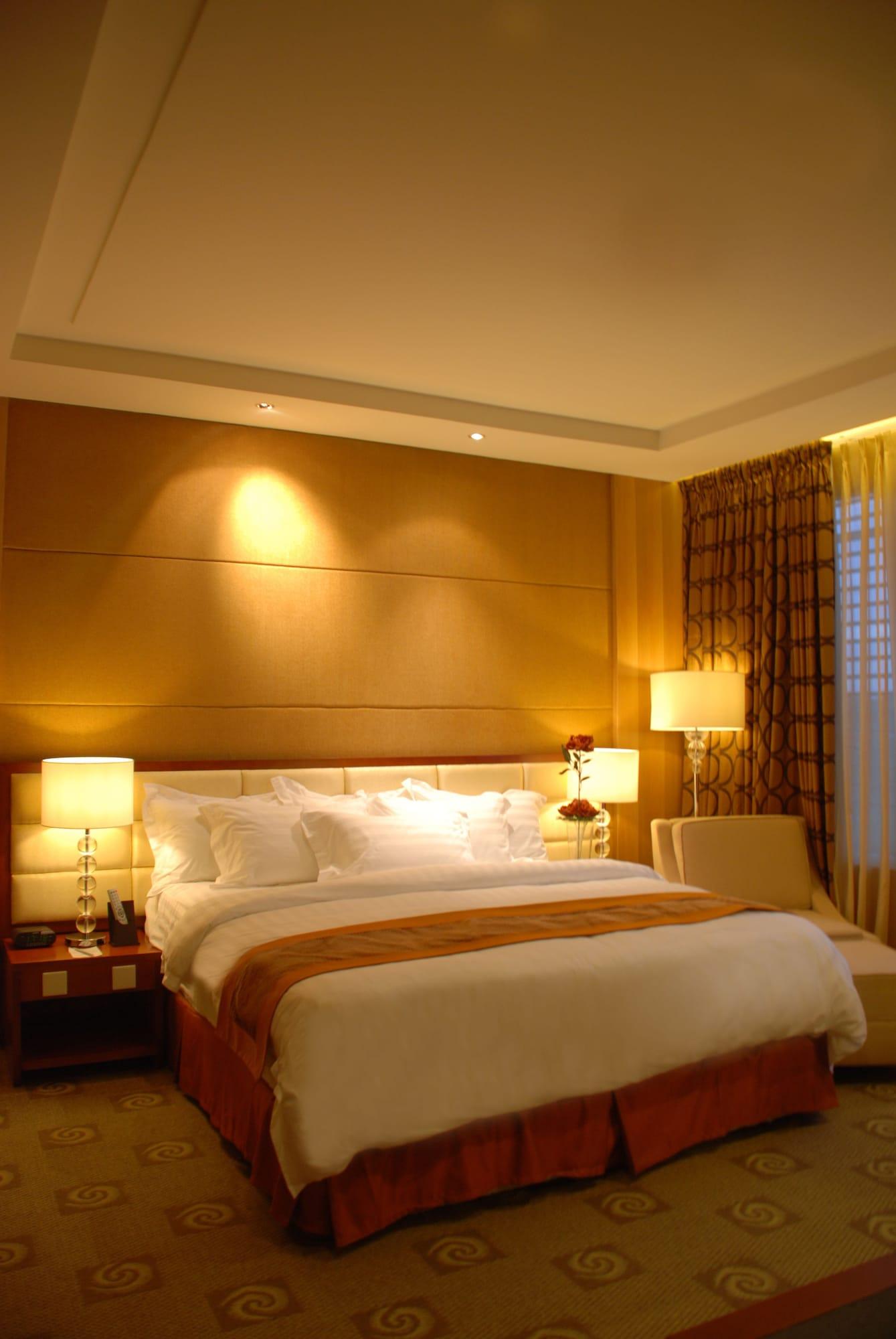 The Avenue Plaza Hotel Нага Екстериор снимка