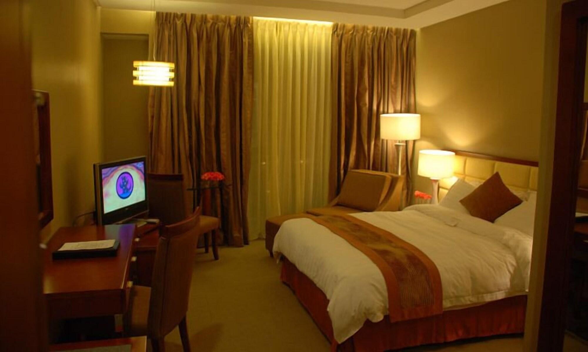The Avenue Plaza Hotel Нага Екстериор снимка