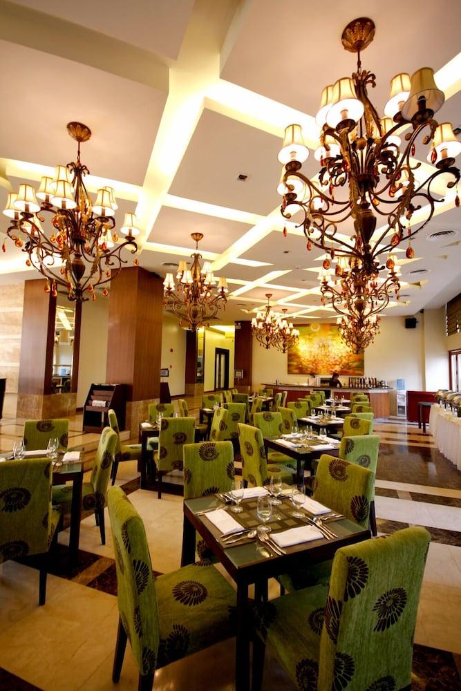 The Avenue Plaza Hotel Нага Екстериор снимка