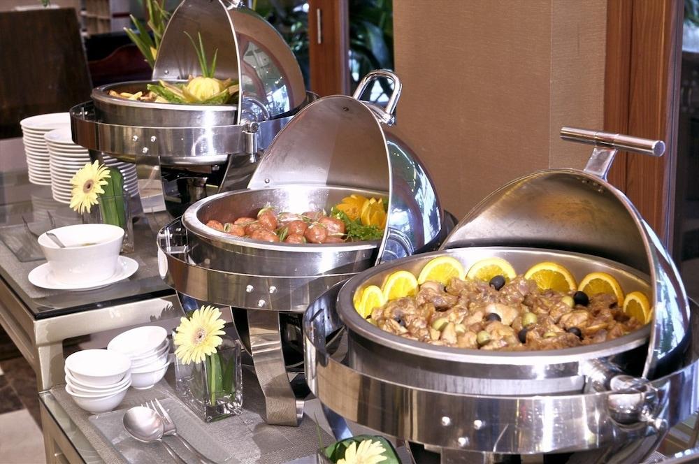 The Avenue Plaza Hotel Нага Екстериор снимка