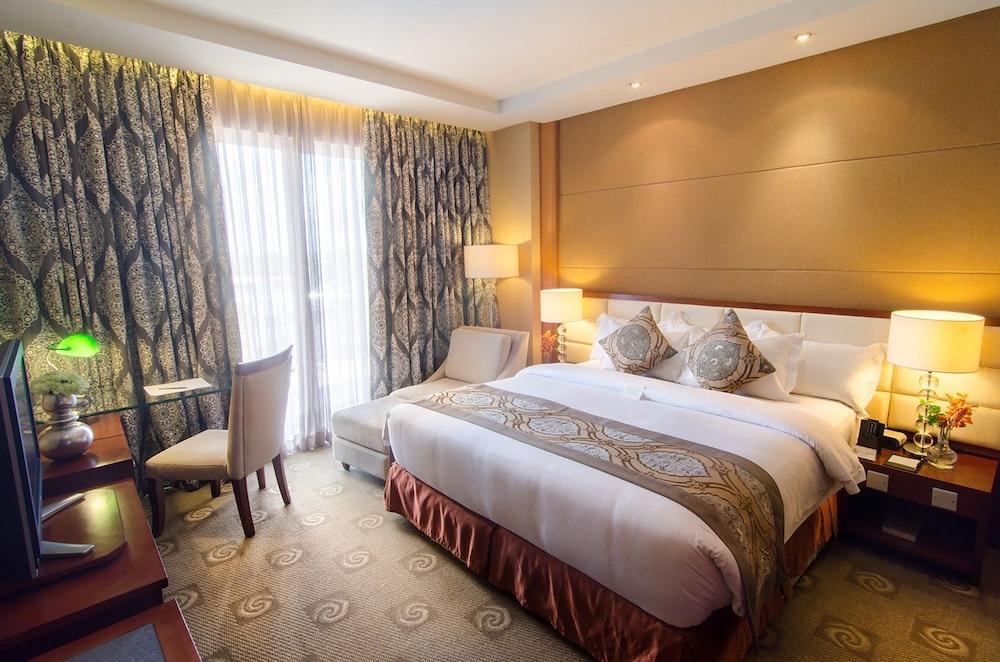 The Avenue Plaza Hotel Нага Екстериор снимка