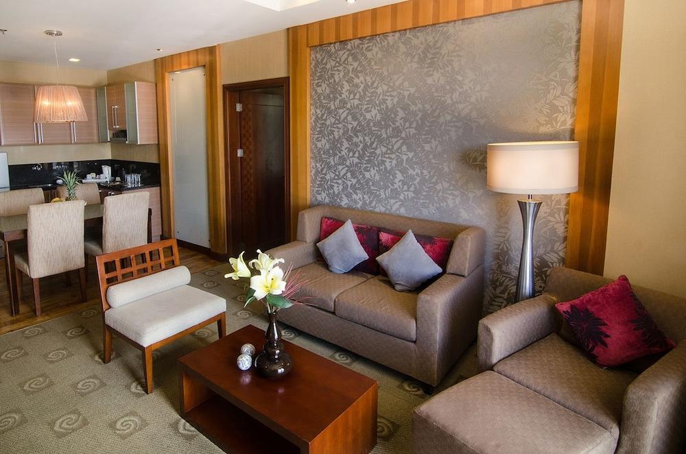 The Avenue Plaza Hotel Нага Екстериор снимка