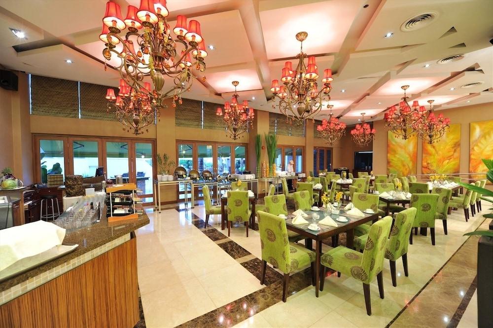 The Avenue Plaza Hotel Нага Екстериор снимка