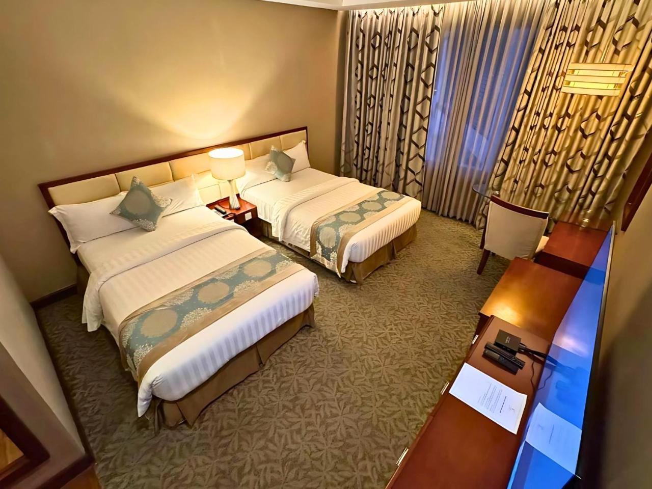 The Avenue Plaza Hotel Нага Екстериор снимка