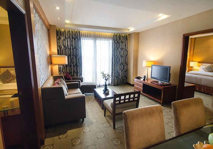 The Avenue Plaza Hotel Нага Екстериор снимка