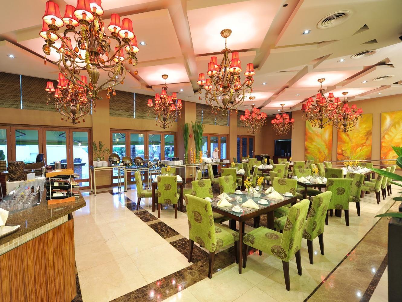 The Avenue Plaza Hotel Нага Екстериор снимка