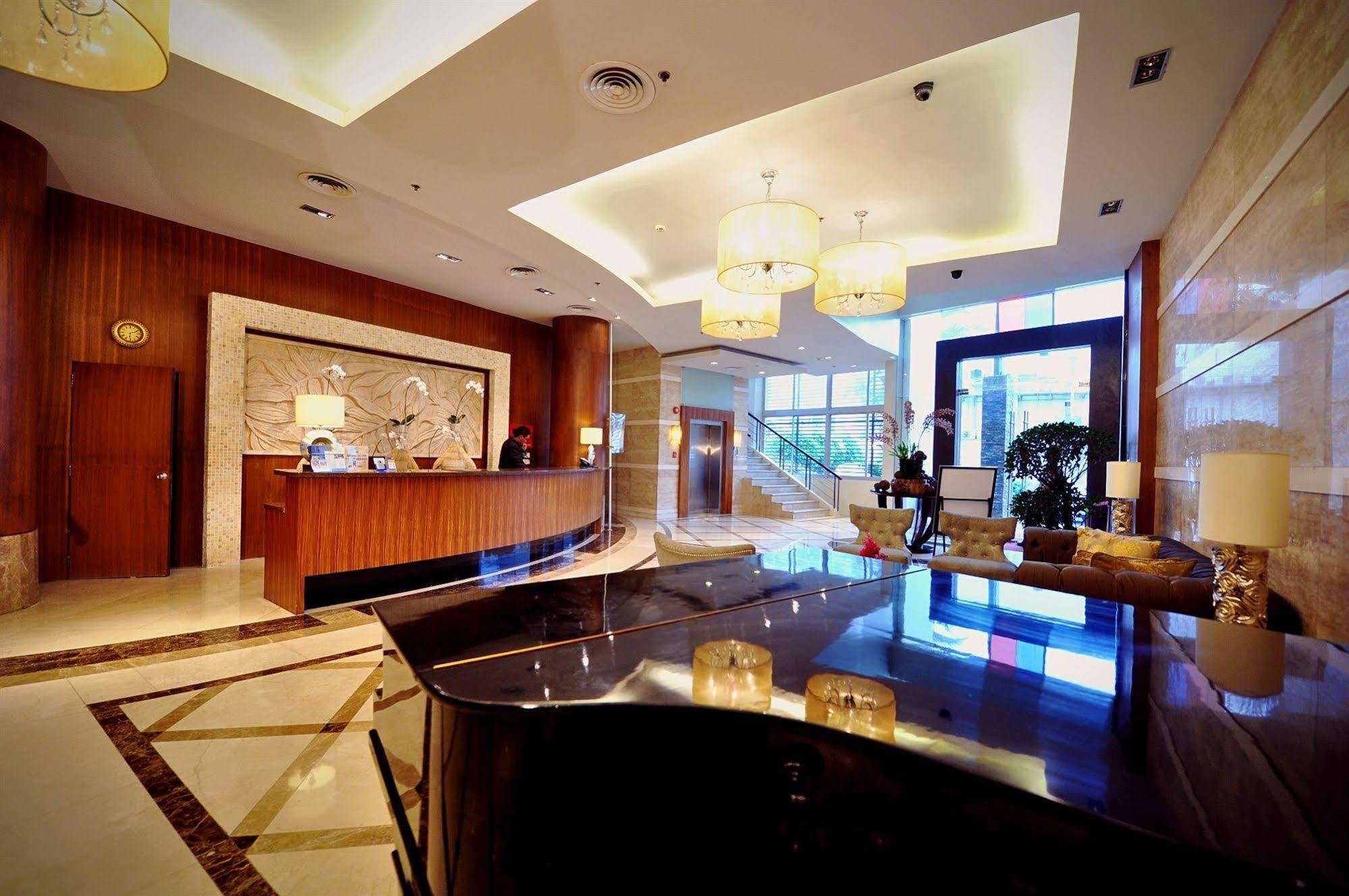The Avenue Plaza Hotel Нага Екстериор снимка