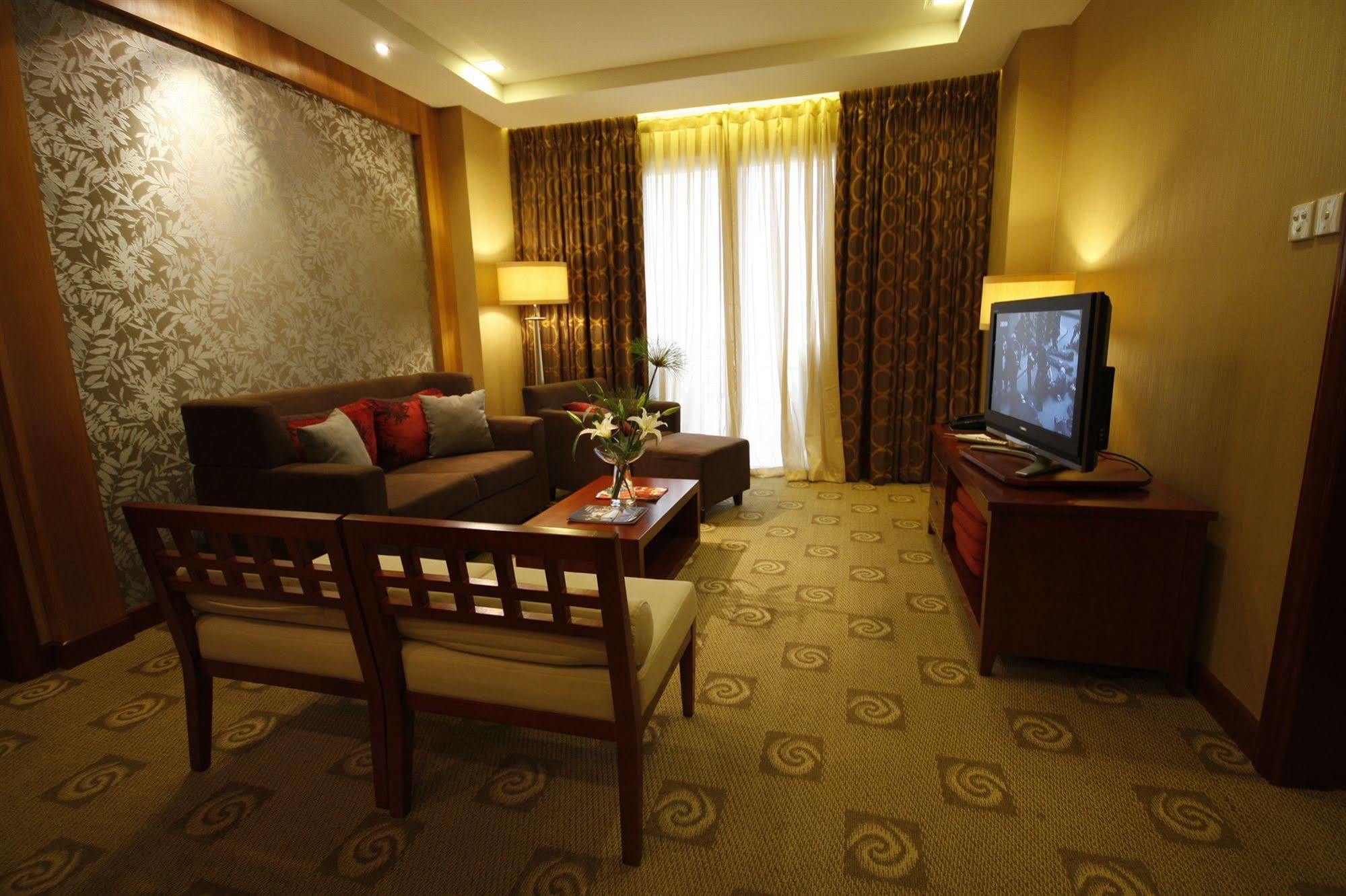 The Avenue Plaza Hotel Нага Екстериор снимка